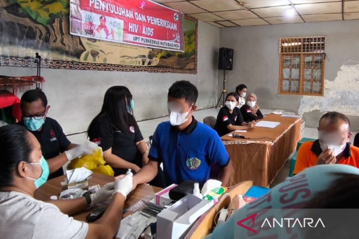 Kemarin, kenaikan kasus TB HIV Indonesia hingga Hari Gizi Nasional