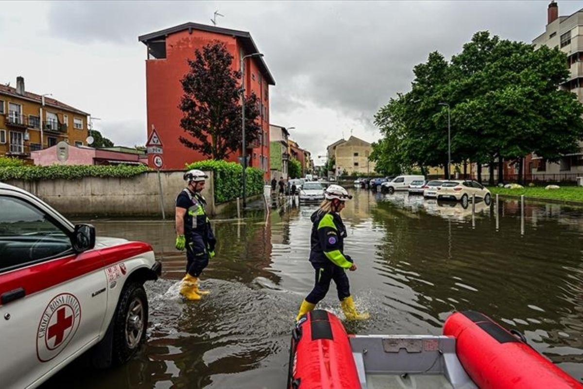 Badai hebat memicu banjir bandang di utara Italia