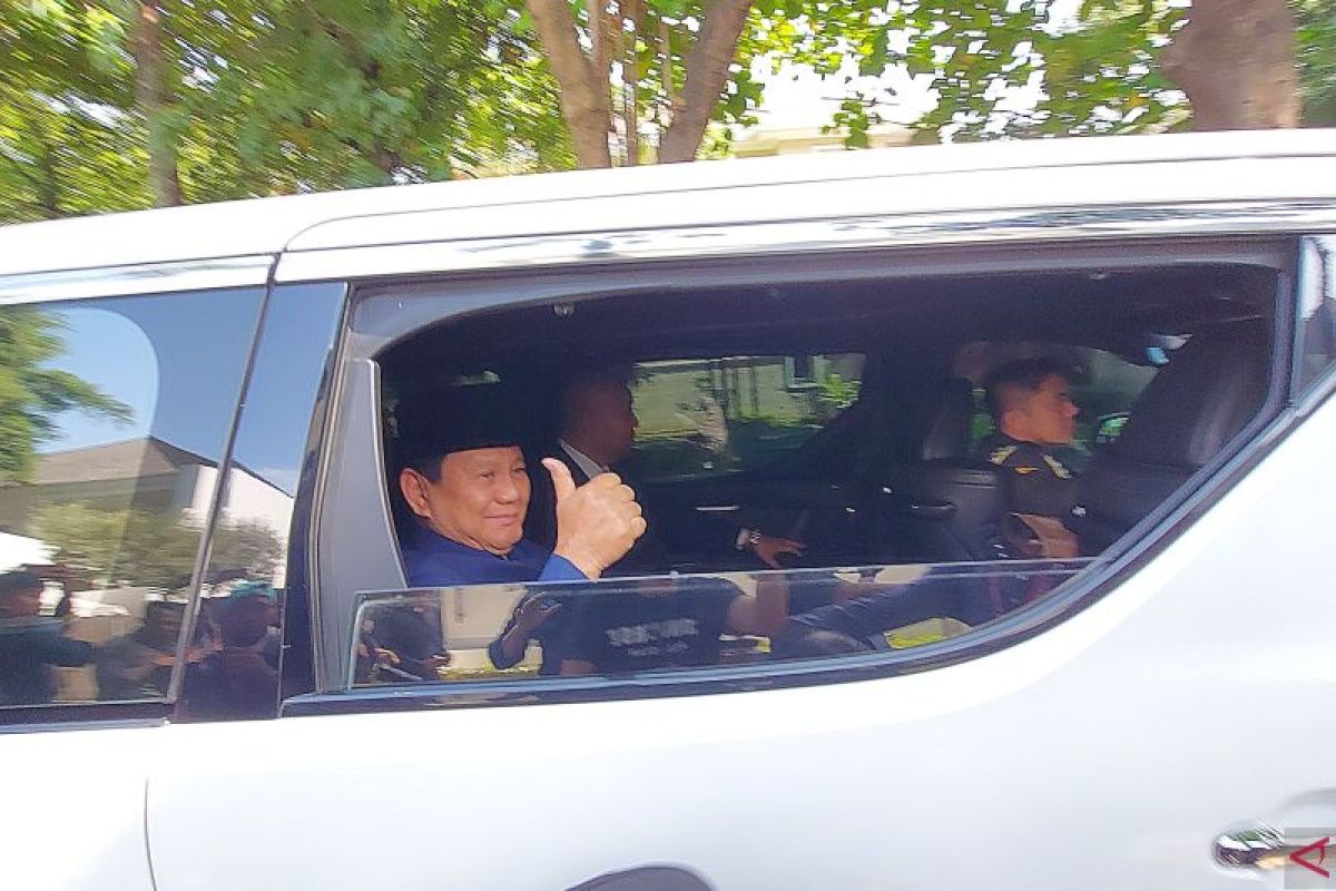 Prabowo Subianto tiba di lokasi pelantikan, kenakan baju tradisional Betawi