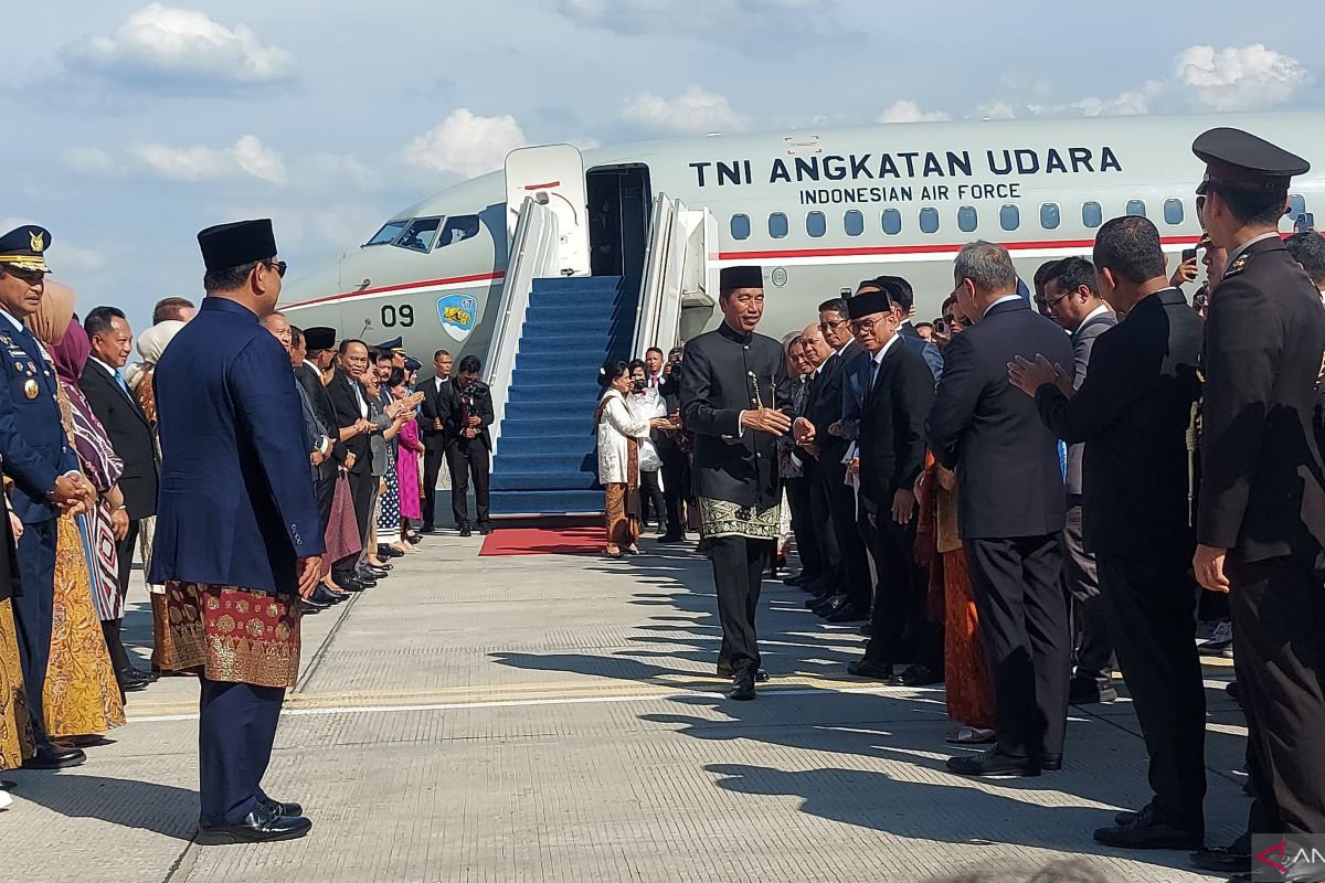 Presiden Prabowo bersama sejumlah menteri lepas Jokowi pulang ke Solo