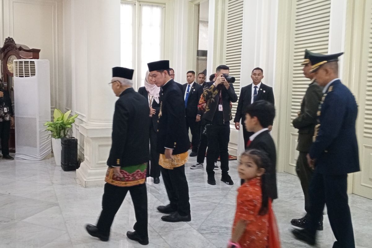 Wapres Gibran lakukan prosesi penyerahan memori jabatan bersama Ma'ruf Amin