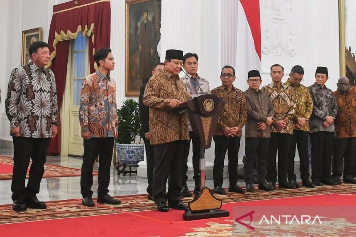 Prabowo reveals names  of ministers in "Red and White Cabinet"