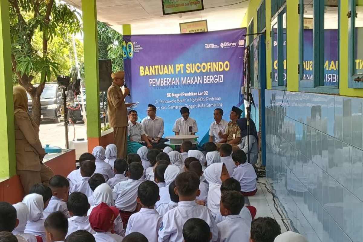 Sucofindo bagikan makanan bergizi di sekolah di  Semarang