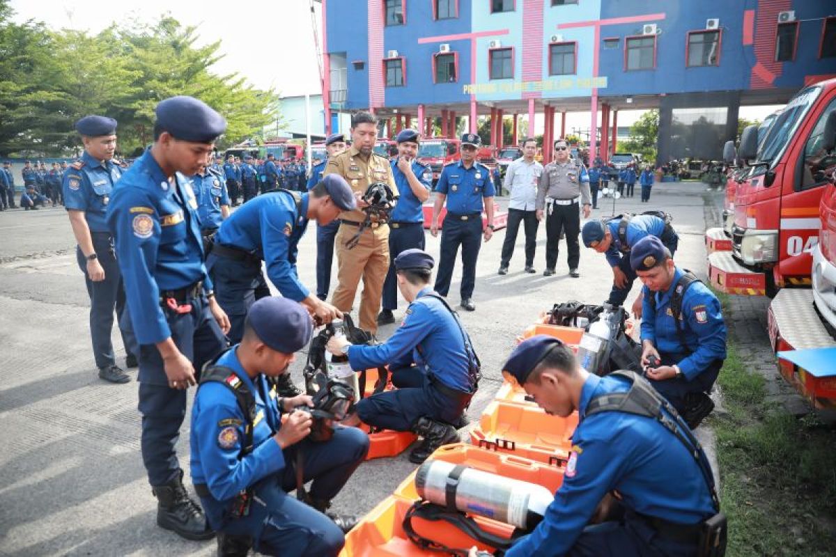 Pjs Wali Kota Makassar meminta Damkar sosialisasikan bahaya kebakaran