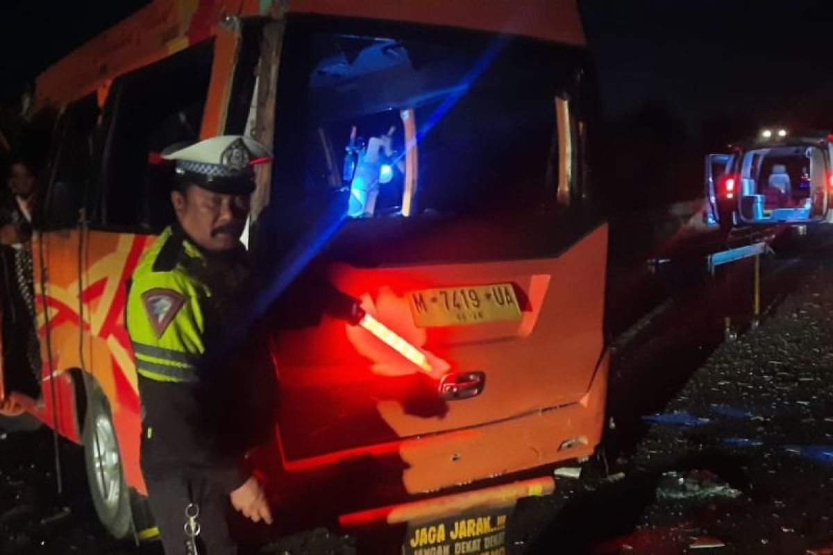 Lima orang tewas akibat kecelakaan di Tol Paspro