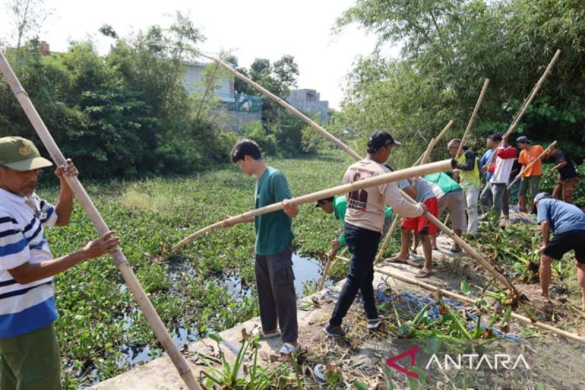 Pemkot Pekalongan giatkan gerakan padat karya  normalisasi sungai