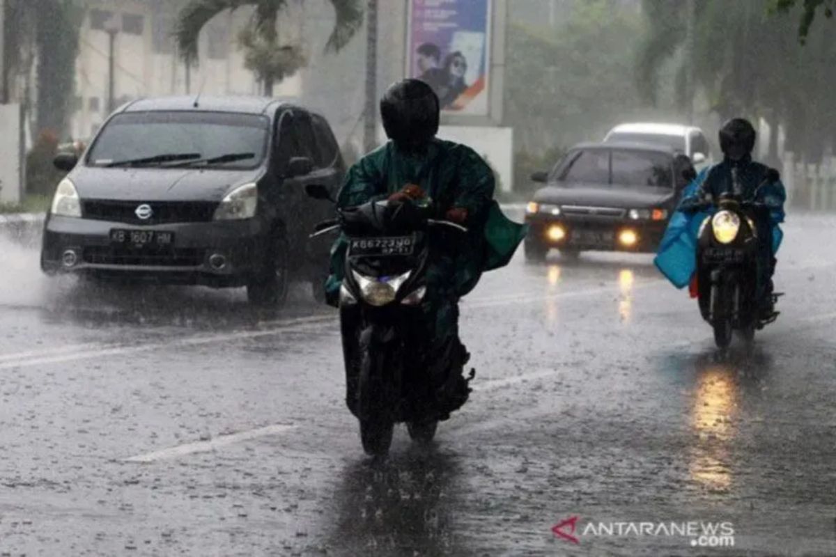 Hujan akan guyur sebagian kota-kota besar RI pada Selasa