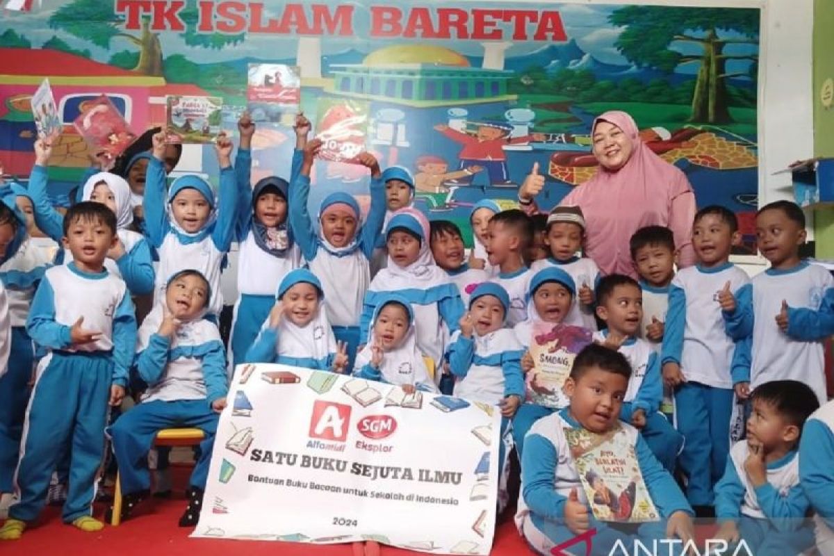 Dorong literasi anak, Alfamidi dan SGM Eksplor salurkan buku bacaan di Sulut