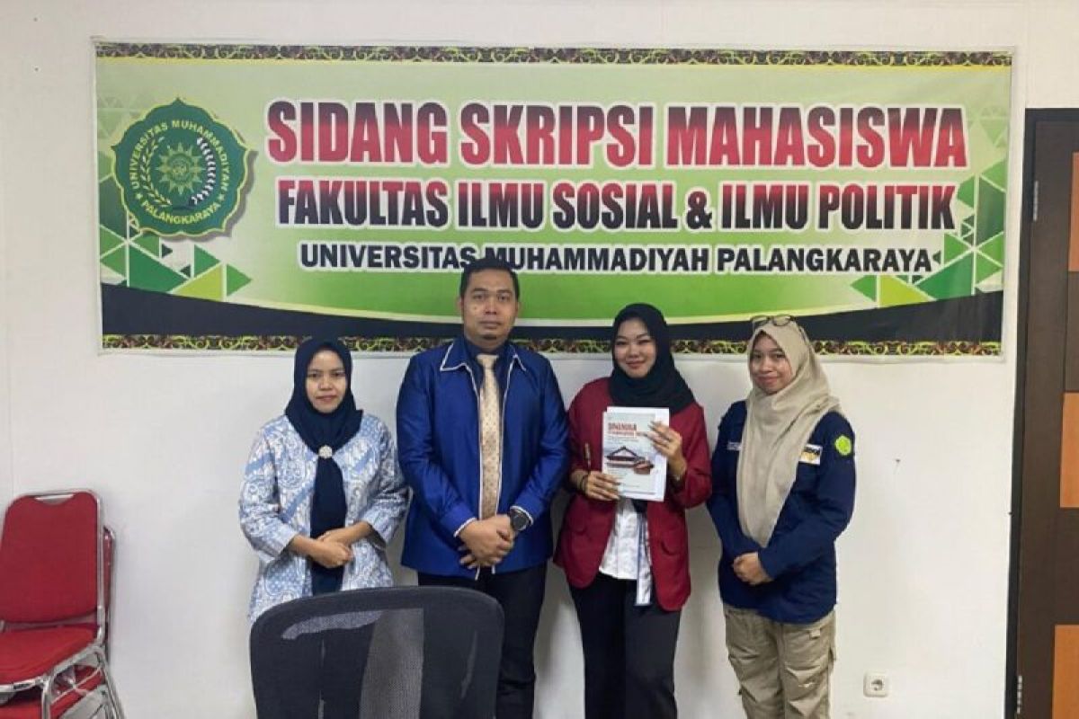 Mahasiswa FISIPOL UMPR lulus dengan terbitkan buku sebagai pengganti skripsi