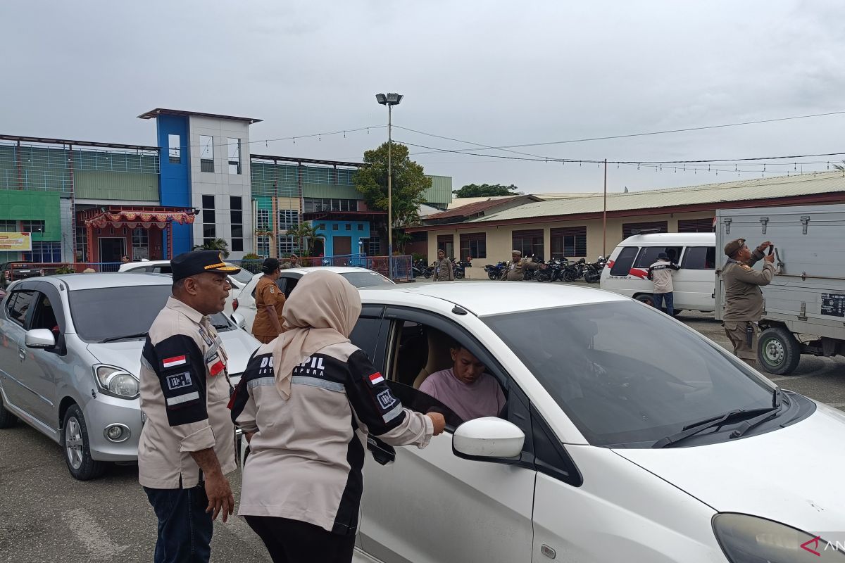 Pemkot Jayapura menggelar operasi yustisi KTP-el