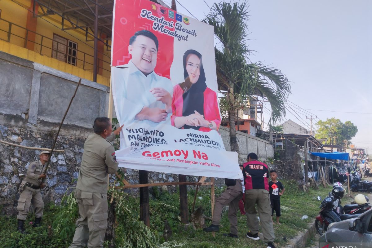 KPU Kota Kendari tertibkan alat peraga pilkada