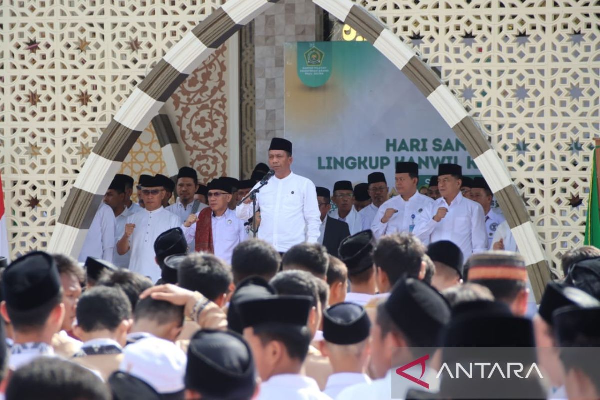 Kakanwil Kemenag Sultra:  Jadilah Santri panutan untuk melanjutkan perjuangan