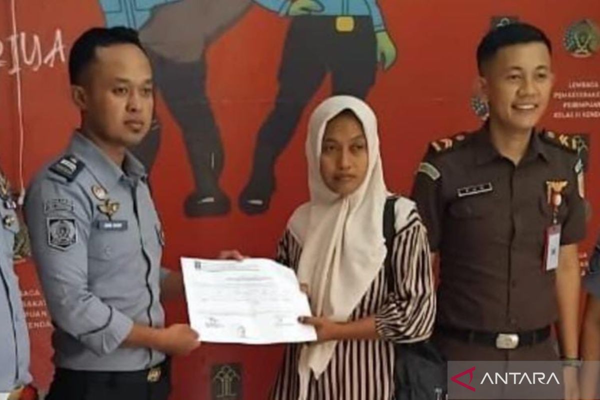 Kejari Konawe Selatan tangguhkan penahanan guru honorer SDN 4 Baito yang viral