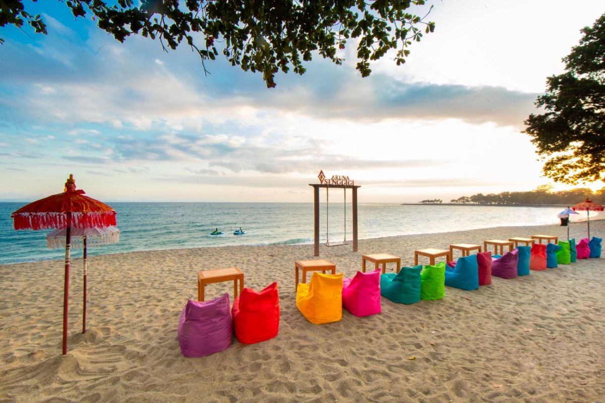 Restoran tepi pantai yang wajib dikunjungi saat di Pulau Lombok: Sea View - Aruna Senggigi