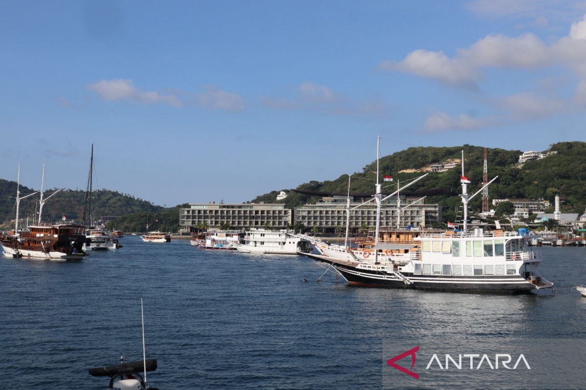 Pelaku pariwisata diimbau waspadai gelombang tinggi di Labuan Bajo