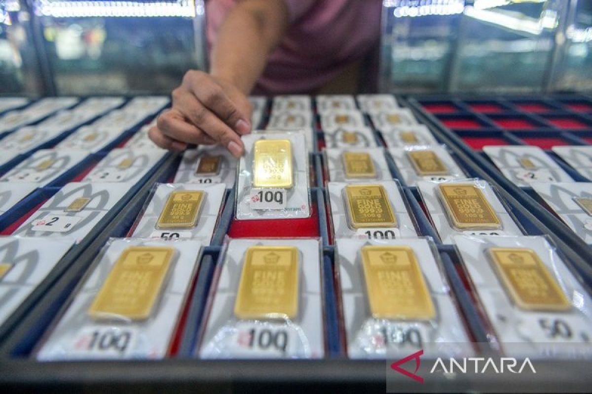 Harga emas Antam Senin turun Rp7.000 jadi Rp1,527 juta per gram