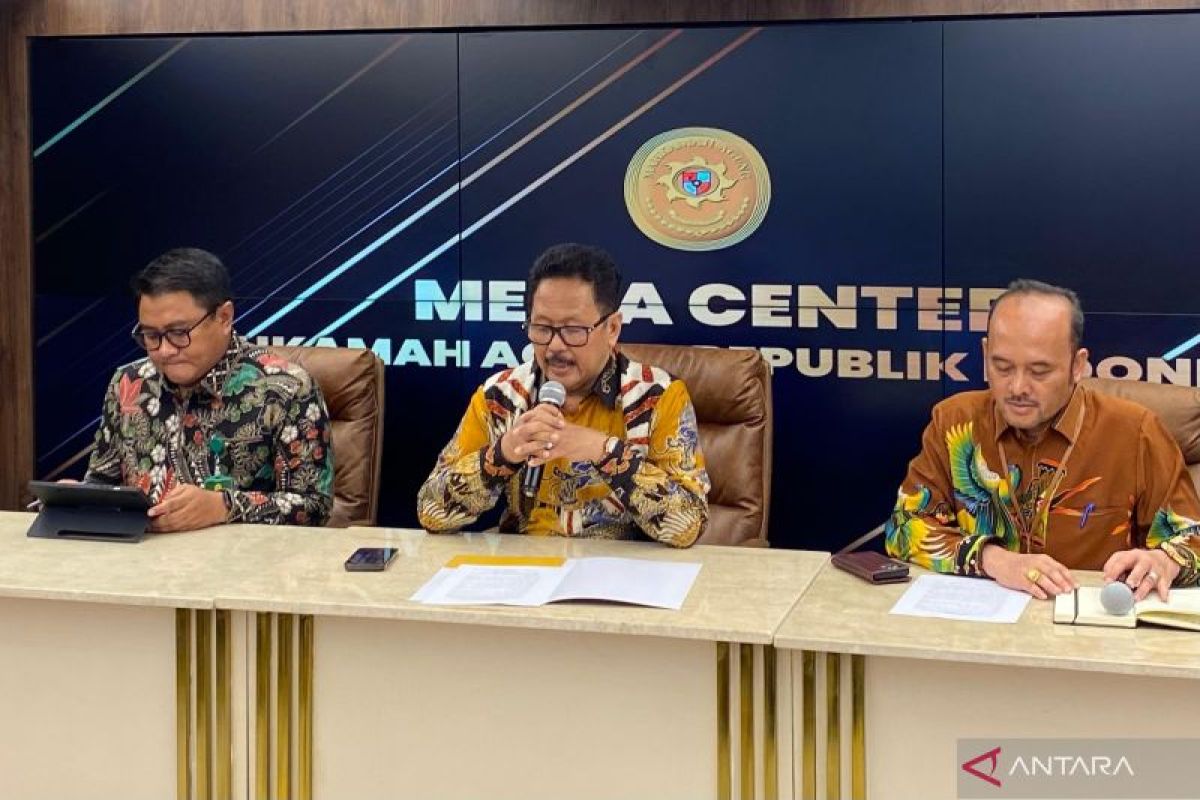 Tiga hakim PN Surabaya diberhentikan sementara dari jabatan