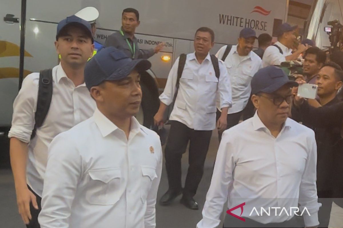 Rombongan menteri Kabinet Prabowo-Gibran tiba di Akmil Magelang