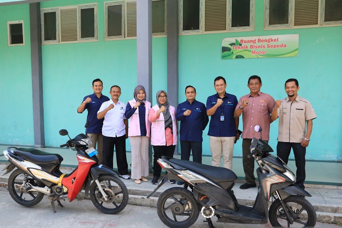 PLN bersama SMKN 5 Pekanbaru sukses konversi motor listrik berbahan bakar minyak