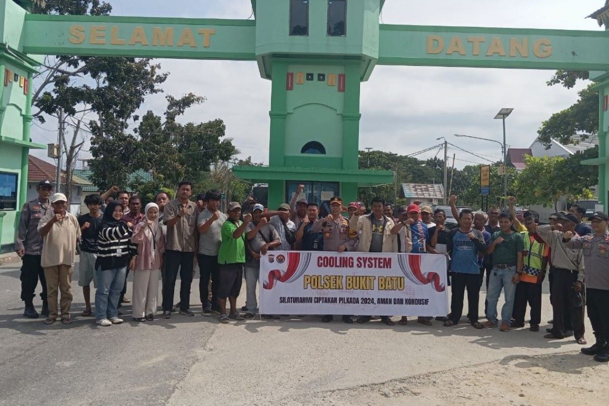 Kapolsek Bukit Batu ajak buruh dan ojek jaga situasi kondusifitas jelang pilkada