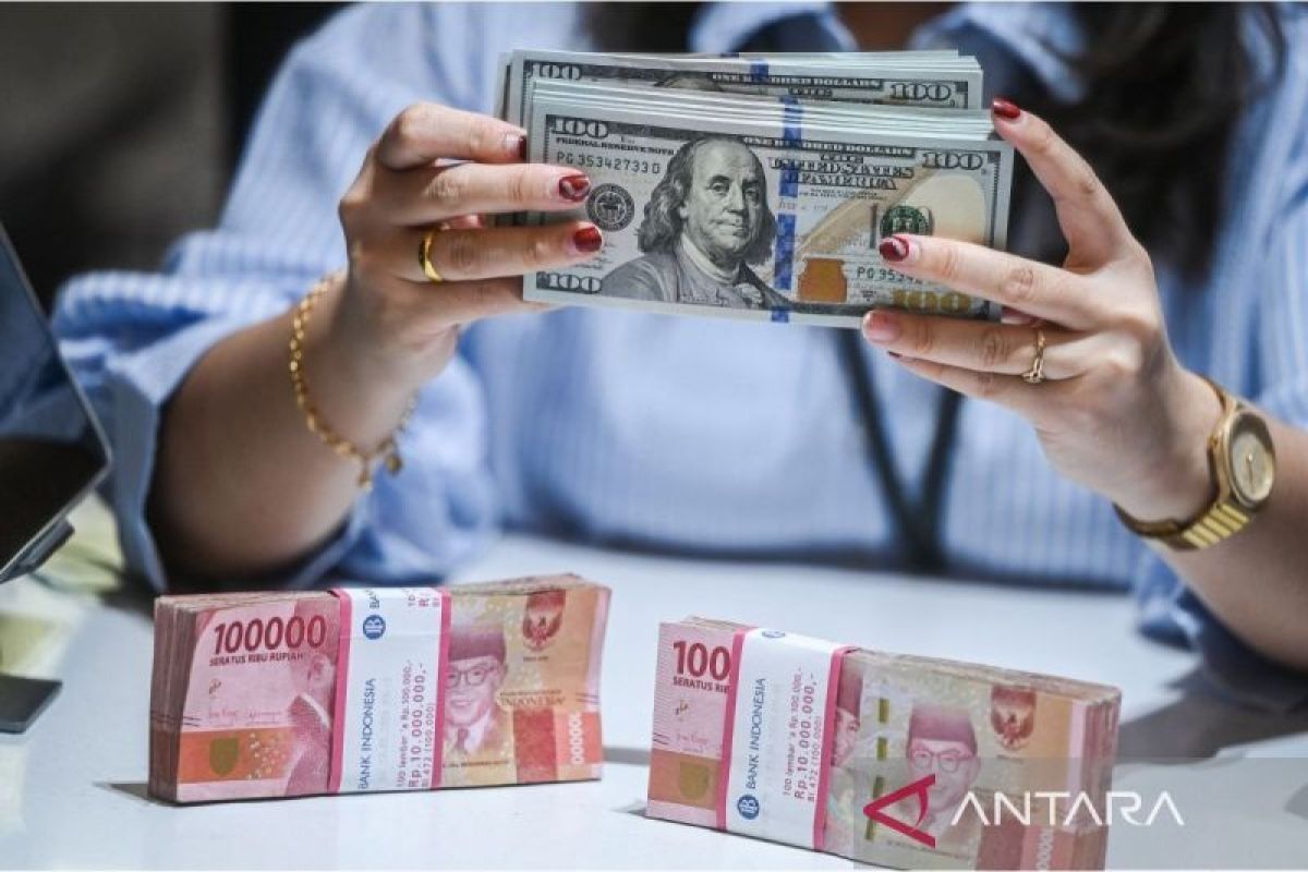 Rupiah Selasa petang tergelincir seiring ekspektasi pemotongan FFR