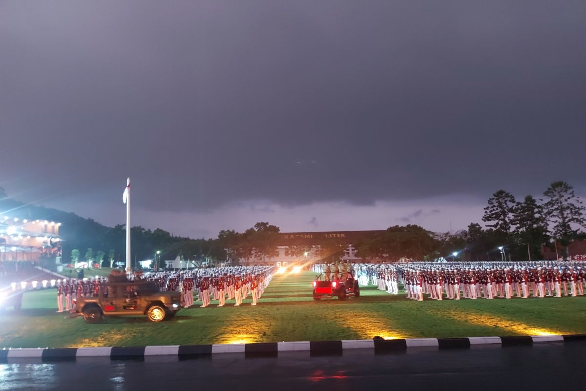 Presiden Prabowo pimpin Parade Senja di Akmil Magelang