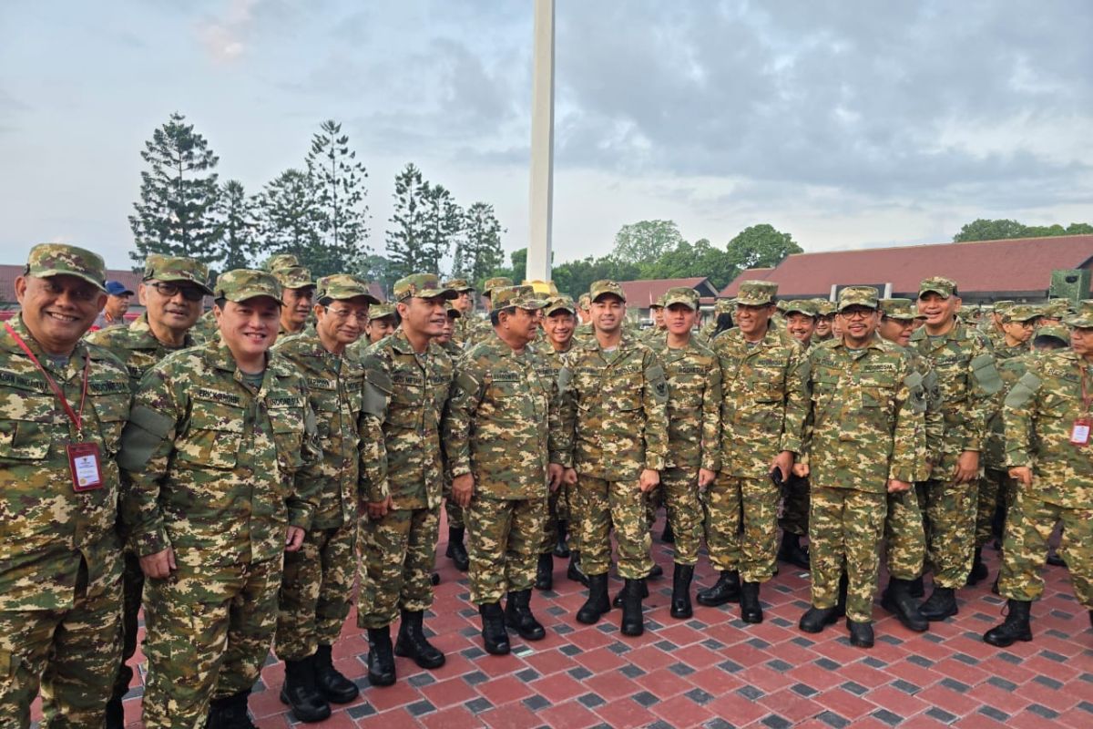 Kabinet Merah Putih olahraga pagi bareng pada hari pertama di Akmil