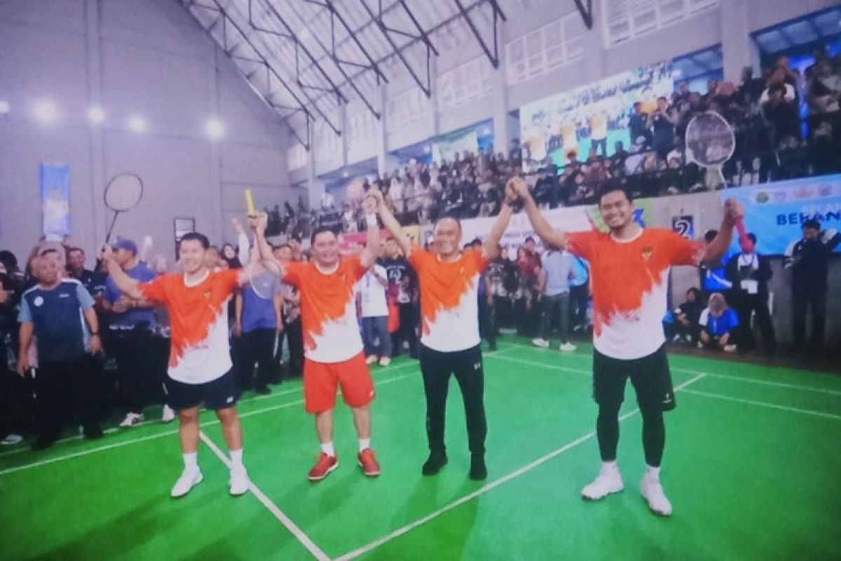 Tiga legenda memeriahkan turnamen Badminton Korpri 2024