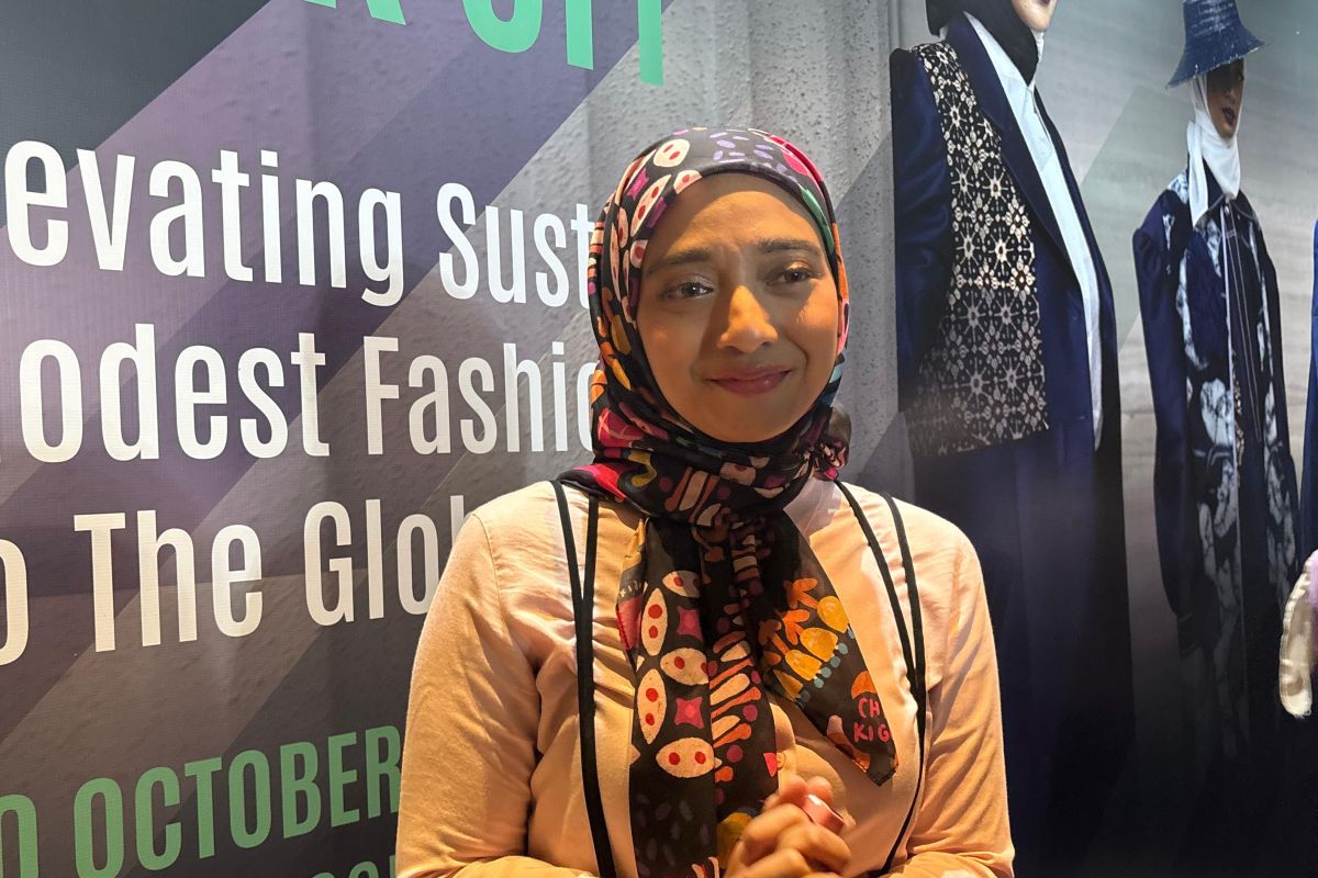 Chiki Fawzi siapkan koleksi busana dari lurik untuk  International Modest Fashion