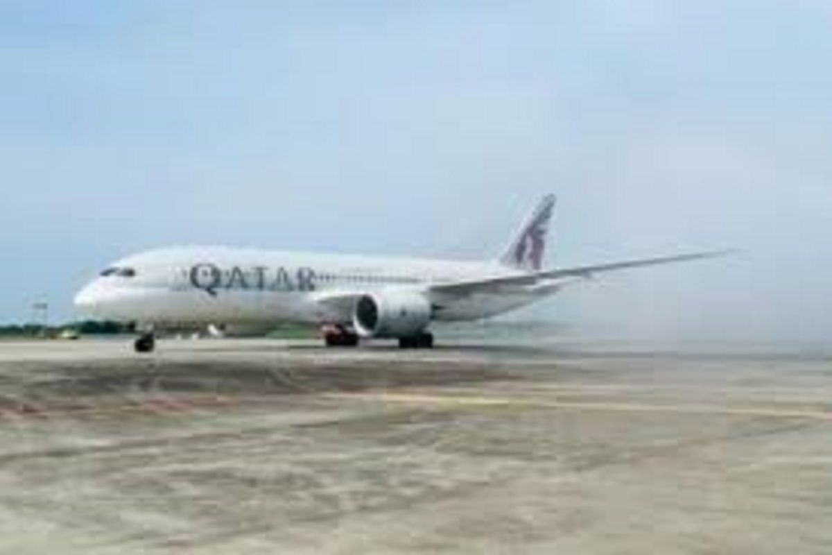 Qatar Airways hentikan sementara penerbangan rute Iran dan Lebanon