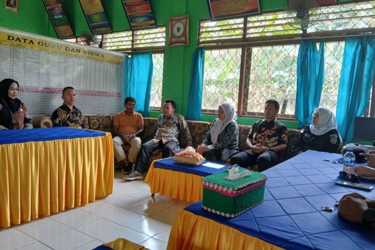 KPAI kunjungi siswa korban dugaan penganiayaan guru honorer di Sulawesi Tenggara