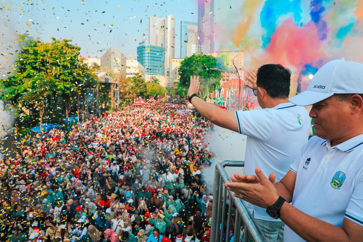 Santri menyemut di jalanan Surabaya