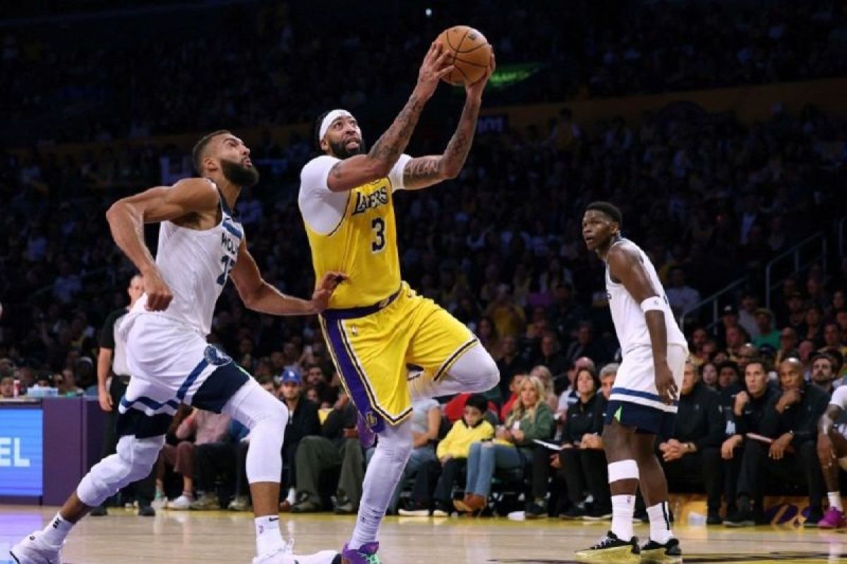 Anthony Davis cetak 35 poin, Lakers bangkit dan kalahkan Phoenix Suns 123-116