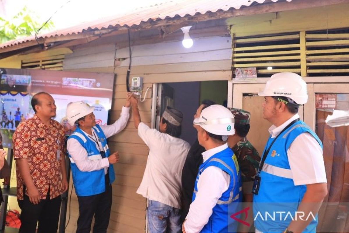 Sambut HLN Ke-79, donasi insan PLN terangi 3.725 keluarga se-Indonesia