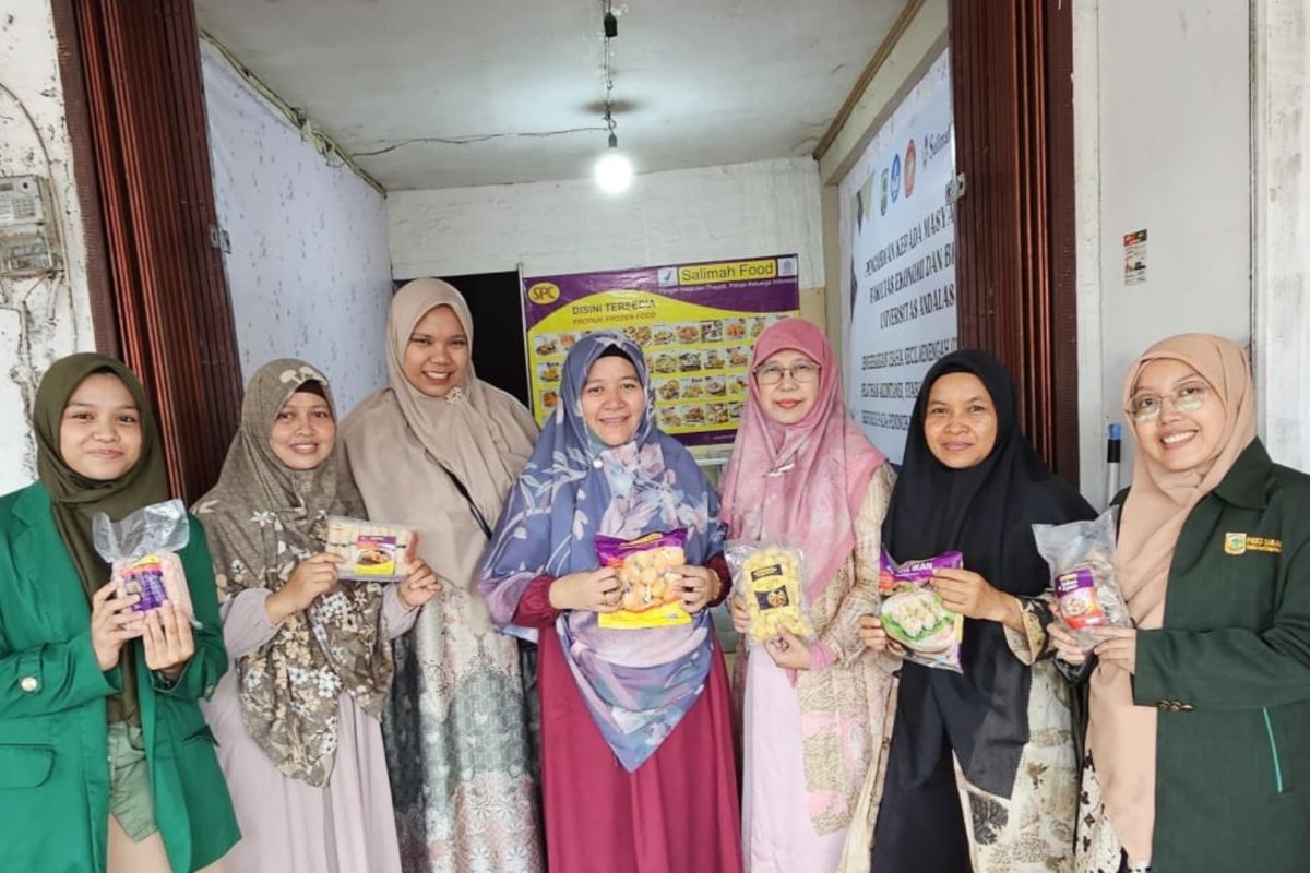 Dosen Unand dan PNP edukasi UKM binaan Salimah Sumbar