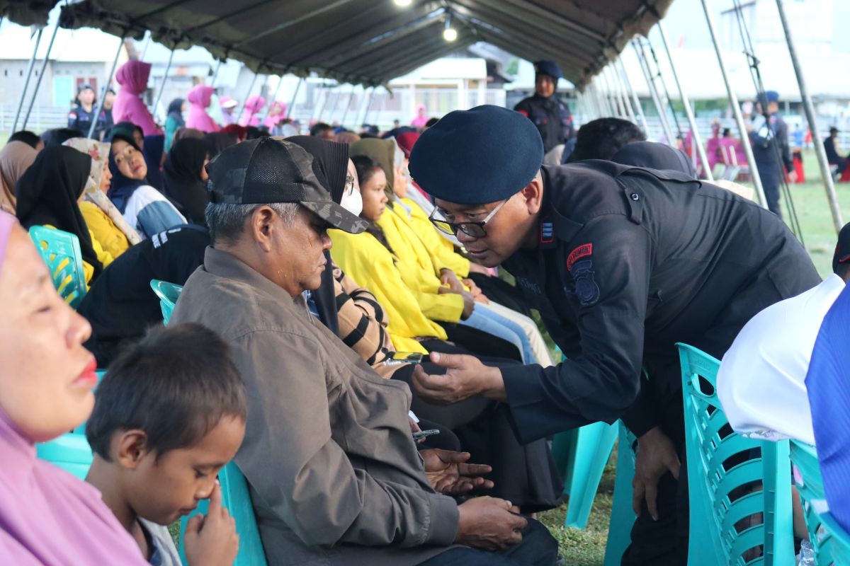 Satbrimob Polda-Sulteng beri layanan hipnoterapi massal ke warga Palu