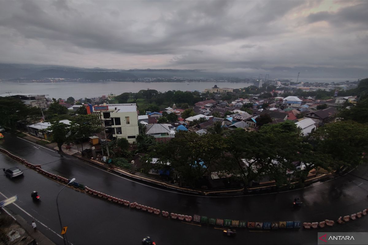 BMKG prakirakan kKota-kota besar di Indonesia hujan petir pada Minggu