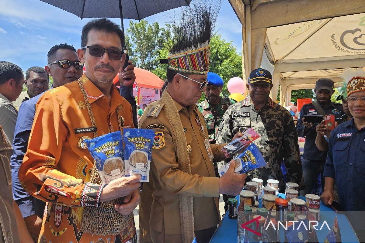 Pj Gubernur ajak warga Papua gemar makan ikan