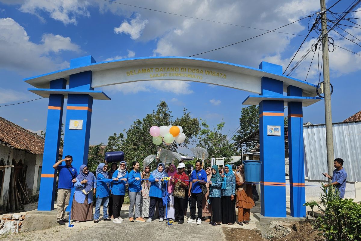 Dosen FEB UI edukasi warga Sumbermulyo melestarikan kerajinan tapis