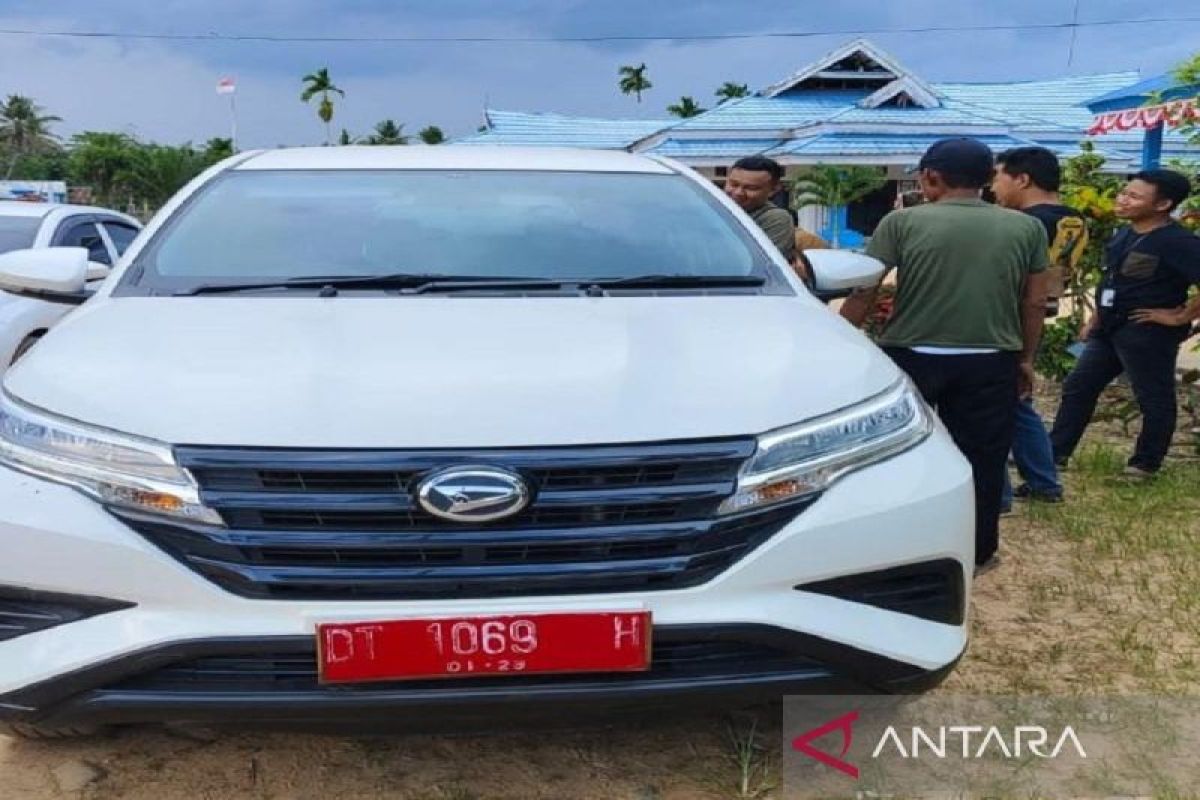 Mobil Dinas Camat Baito Konsel diteror orang tidak di kenal