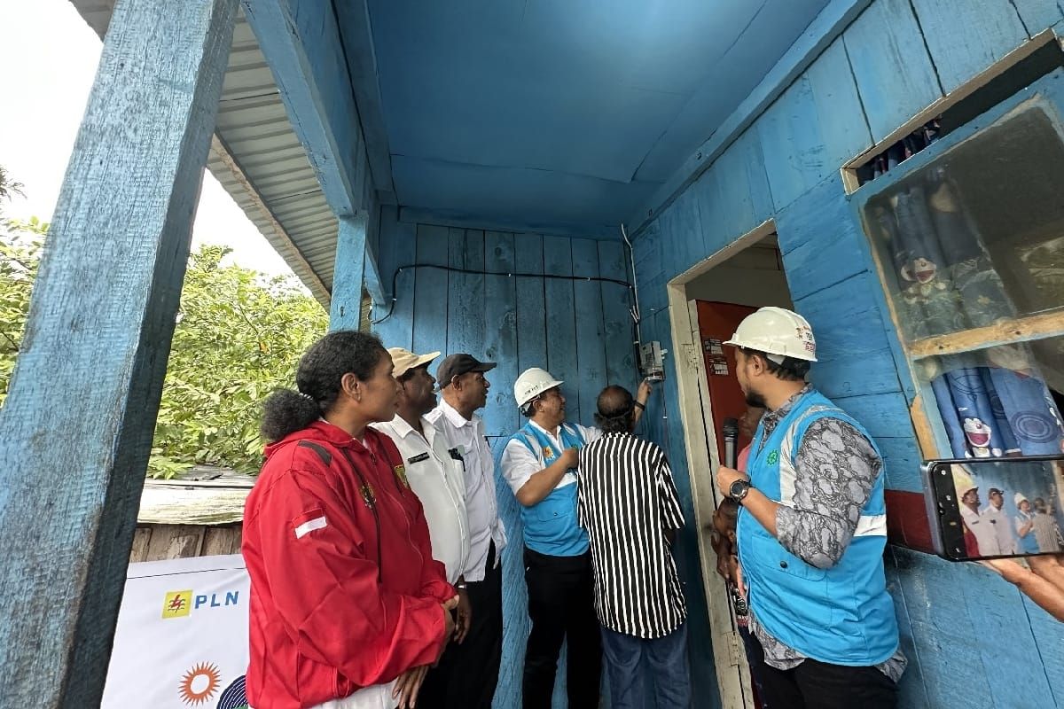 PLN beri sambungan gratis 179 rumah kurang mampu di Papua