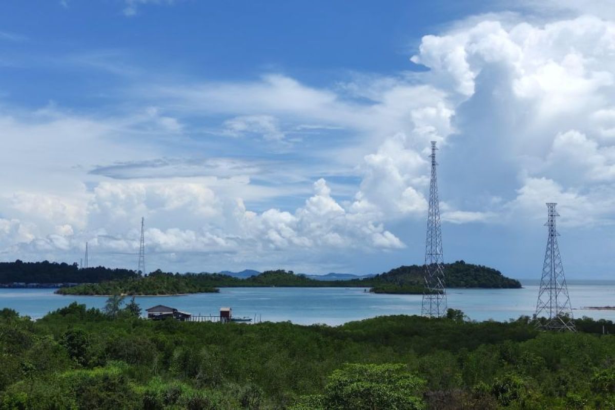 Masyarakat terluar kini bisa tersenyum bersama PLN