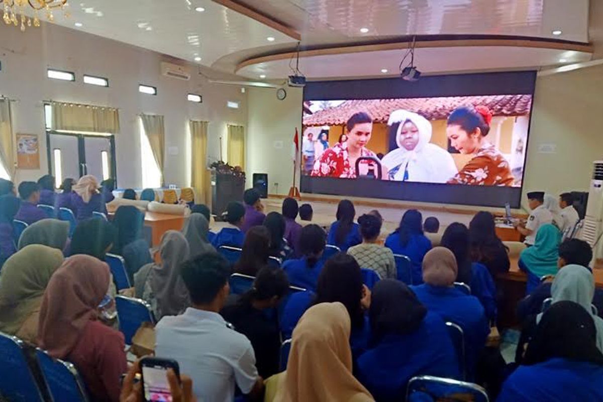 Jaring pemilih pemula, KPU Barut bersama mahasiswa nobar film "Tepatilah Janji"