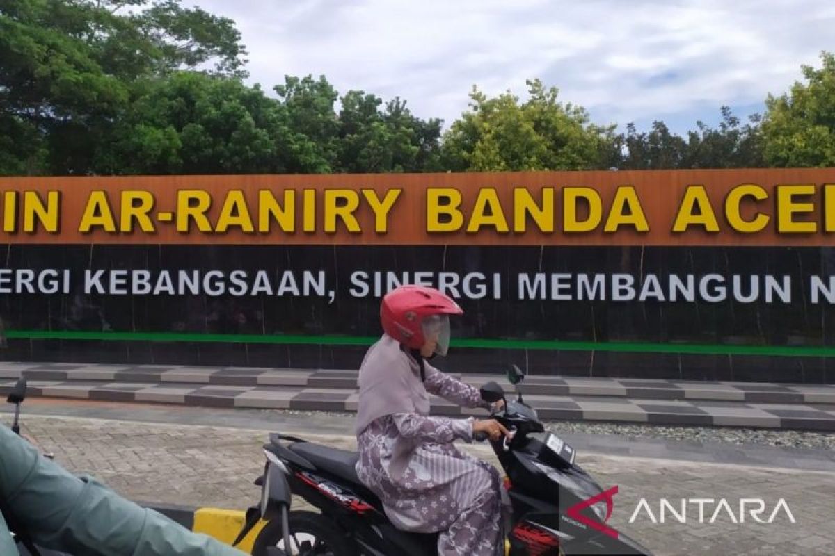 Wamendiktisaintek sebut biaya UKT di Indonesia saat ini tak ideal