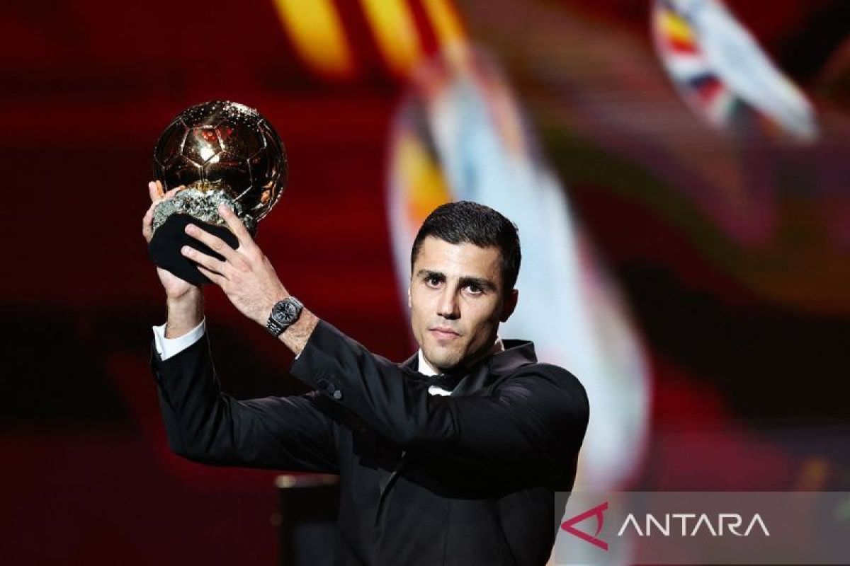 Rodri raih Ballon d'Or 2024