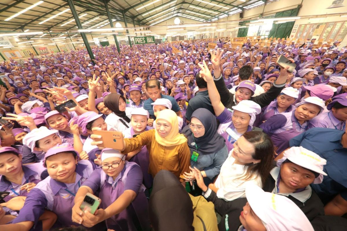 Khofifah apresiasi industri padat karya MPS di Ngawi pekerjakan 90 persen perempuan