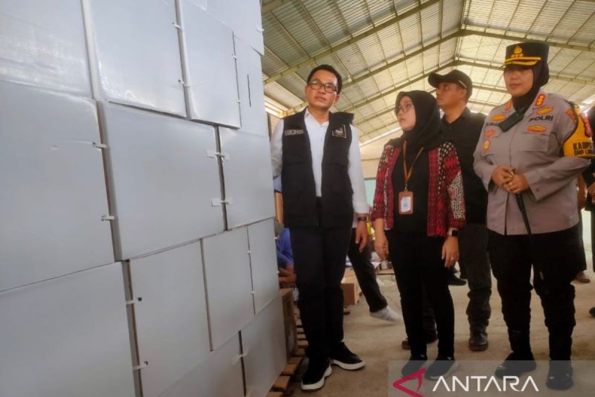 KPU Cirebon menerima 1.195 koli surat suara untuk kebutuhan pilkada