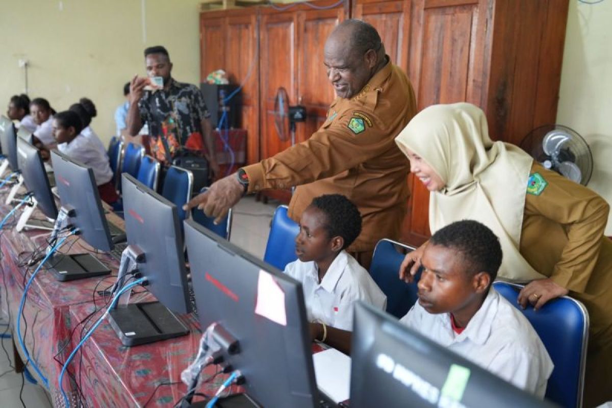 Penjabat Bupati Nduga harap pelaksanaan ANBK di Kenyam berjalan lancar