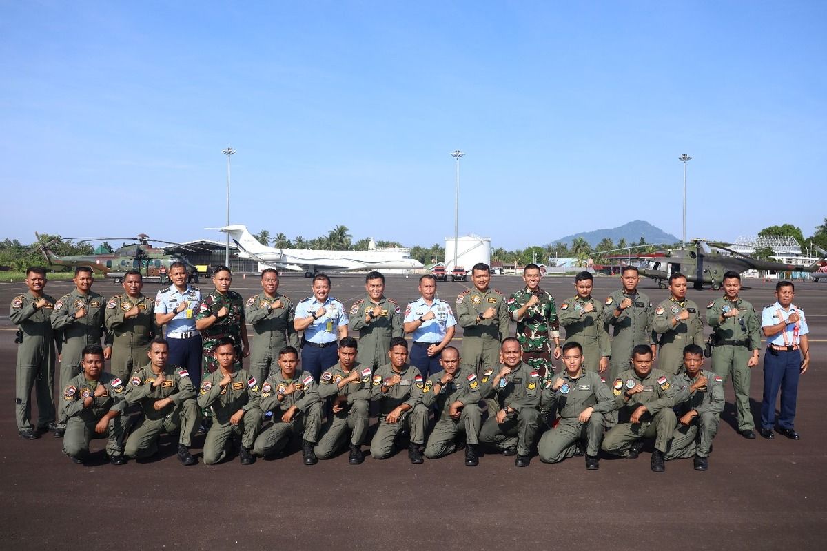 Dua helikopter TNI berangkat dari Lanud Sam Ratulangi jalankan misi kemanusiaan