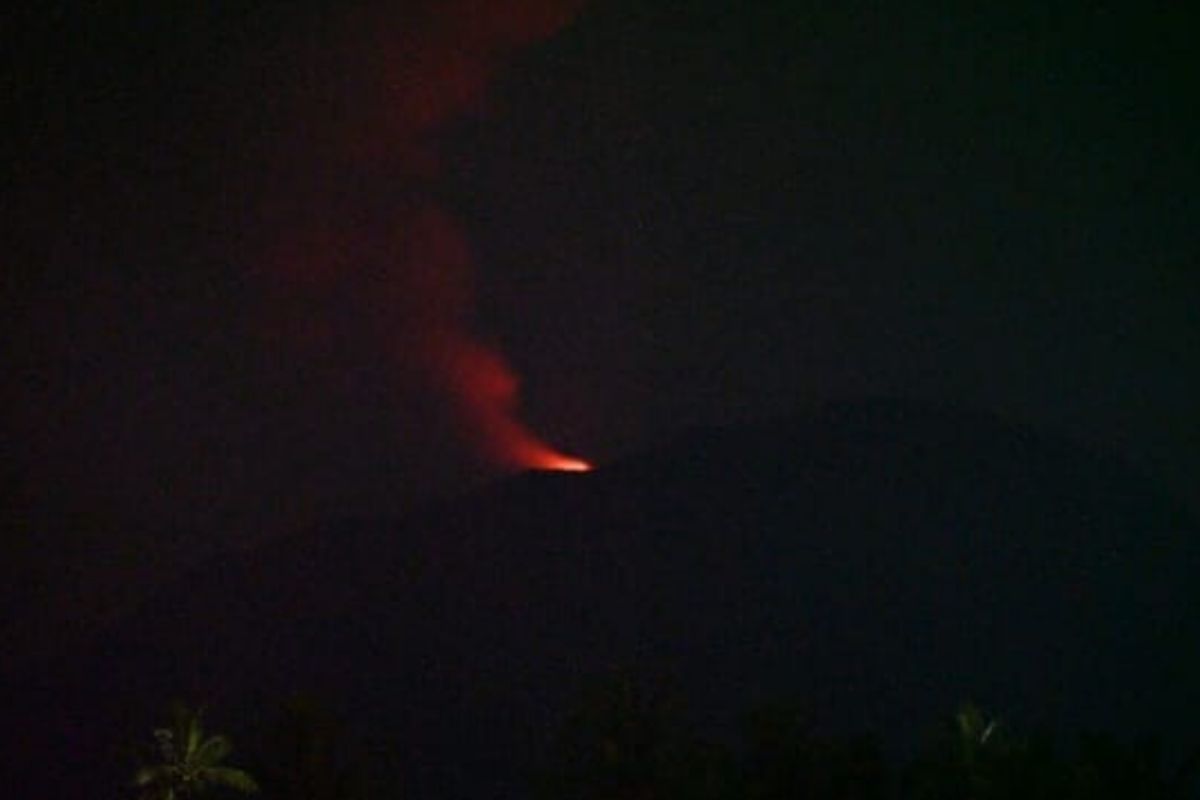 Gunung Ibu di Halmahera Barat erupsi lagi